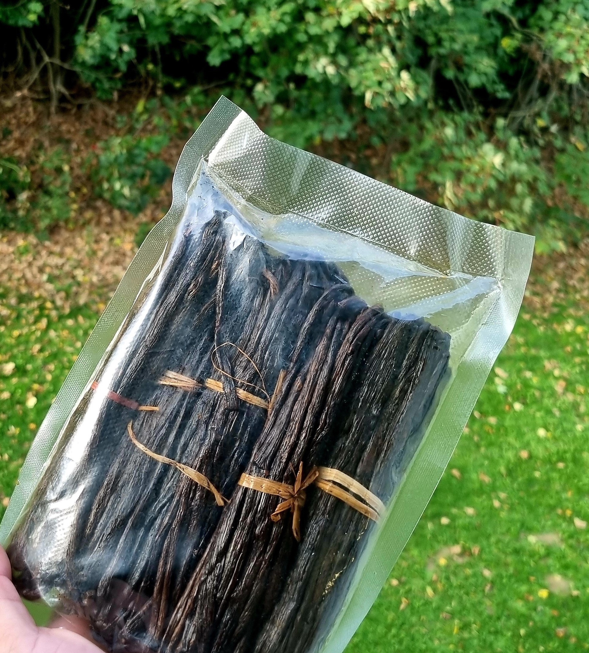 100g de Vanille noire extra sous vide ~ 33 gousses